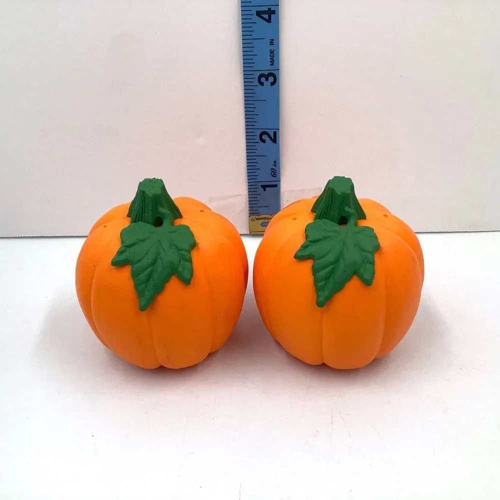 Hallmark Pumpkin Salt and Pepper Shakers Thanksgiving Plastic Gift Harvest Decor